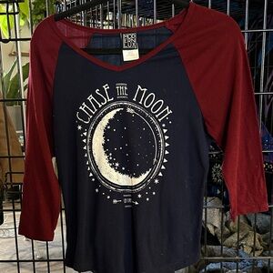 Modern Lux Moon Graphic Raglan Top - Burgundy and Navy